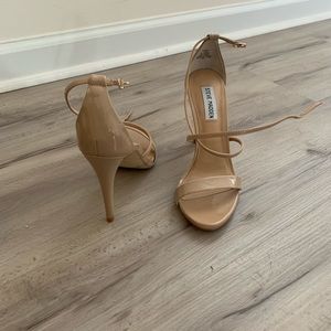 Nude barely worn sexy pumps